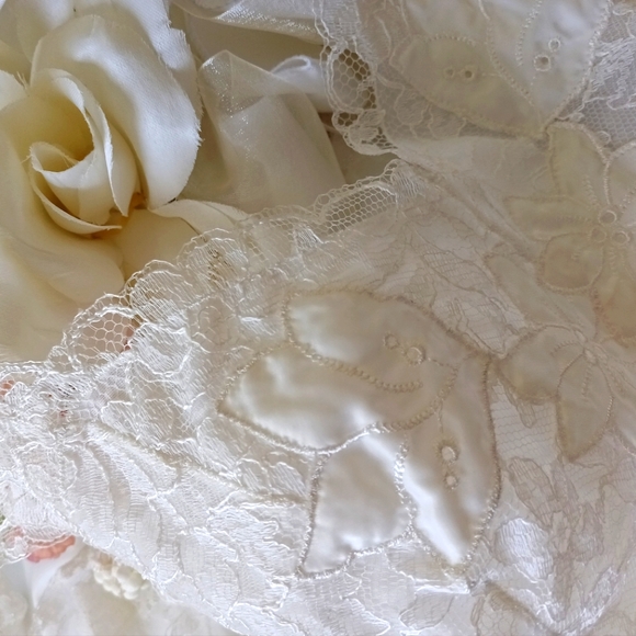 GORGEOUS, UNWORN VINTAGE BRIDAL "MUNSINGWEAR" LACE SLIP! SZ 32. - Picture 6 of 16